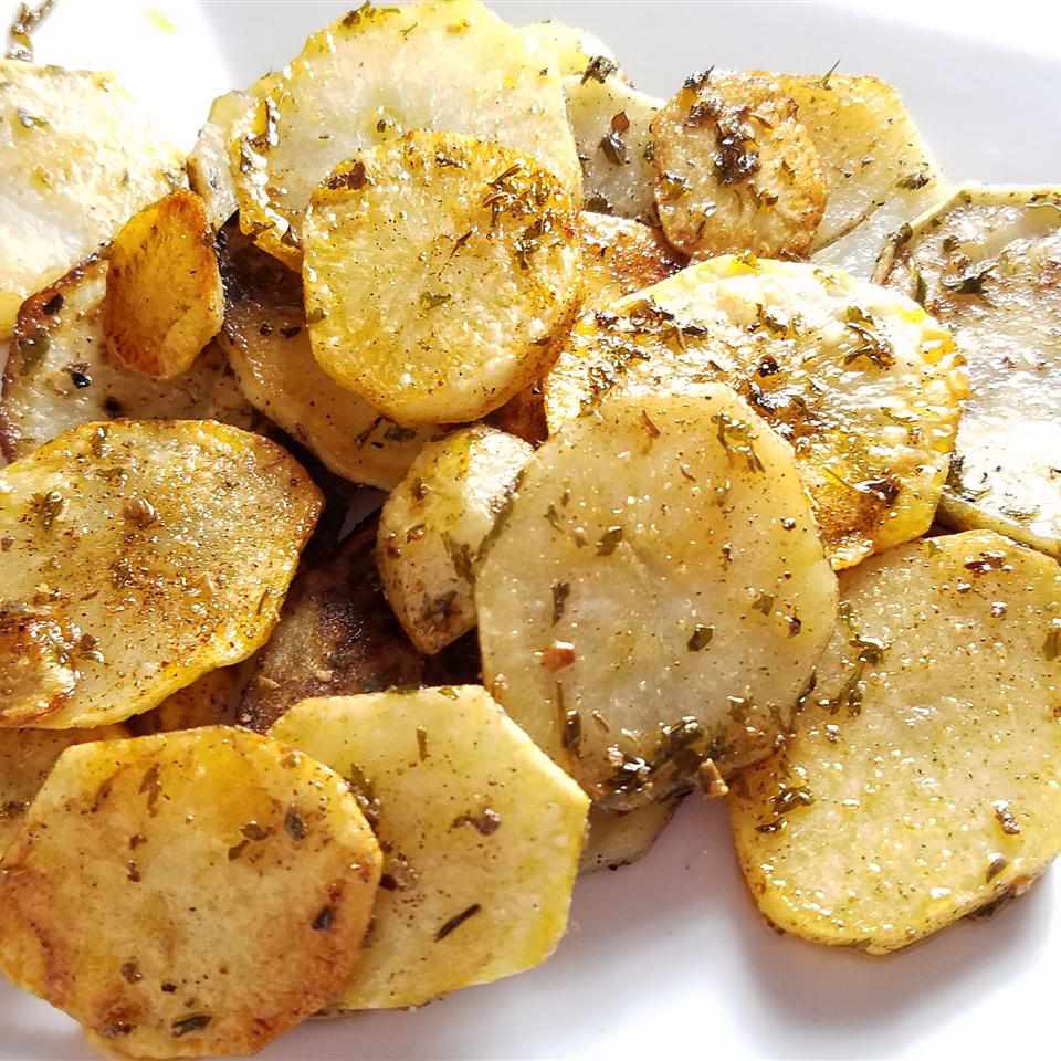 Garlic Herb Skillet Potatoes: Easy, Flavorful Side Dish